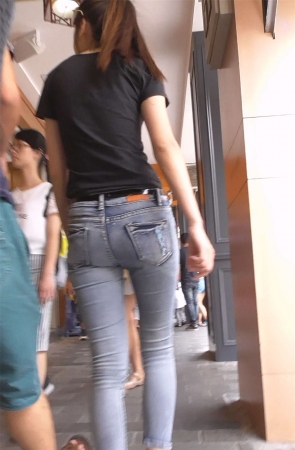 紧翘灰牛美少妇