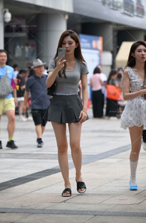 超短裙美腿美眉 [22P]