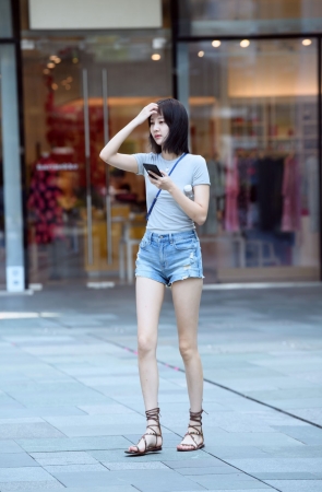 短裤美女
