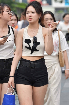 24821-12=50√热裤大白腿女生 14P