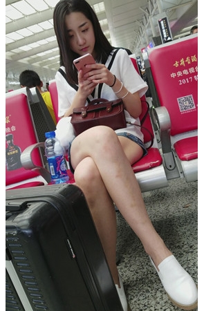 漂亮的长腿美女