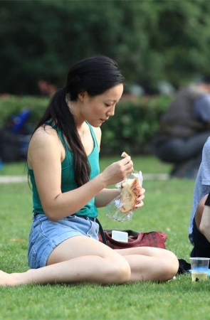 No1220 热辣女孩脸颊微红的样子特别性感