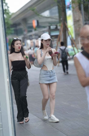 内高叉配热裤小姐姐