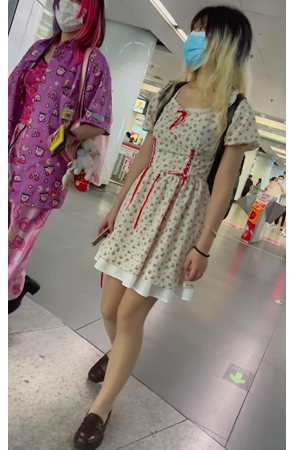 连衣裙小妹