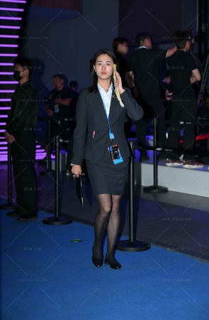 超薄的黑丝汽车销售顾问