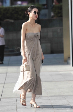 气质街拍高跟少妇