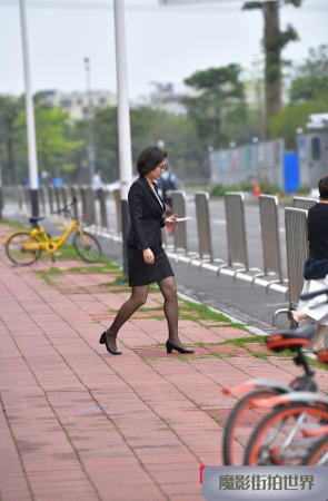 巧遇倆职工黑丝美女3A1774[365M]