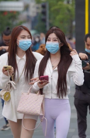 丝袜和瑜伽裤美腿