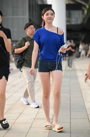 2561-47=61√美腿爱穿拖鞋，热裤长腿 11P