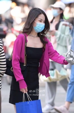 2252-6+129/美腿高跟少妇 5P