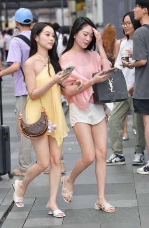 25325-3=57√热裤凉拖闺蜜 8P