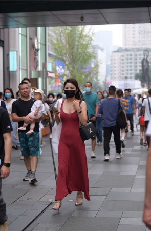 红色紧身包臀长裙