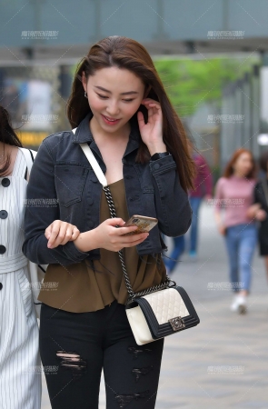 黑色紧牛性感美女