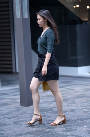 优雅白腿美女
