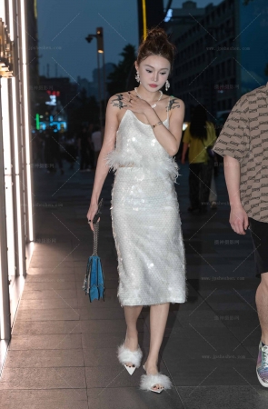 23515-26=65√时尚性感吊带裙美女 12P