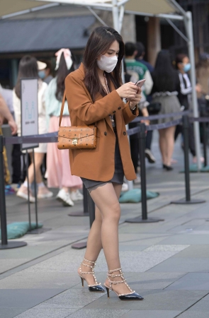 22515-6+111搭讪街拍灰丝小姐姐