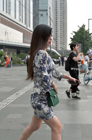 紧身包臀裙短凉高