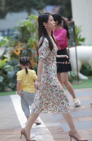 气质高跟街拍少妇-13P