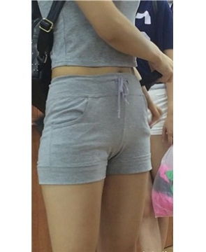 街拍性感小蛮腰运动短裤长腿美少F [1.07 GB]