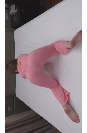 模拍粉色骆驼趾美女（二）