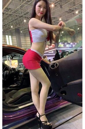 红色包屯模特美女[1.58G/MP4]