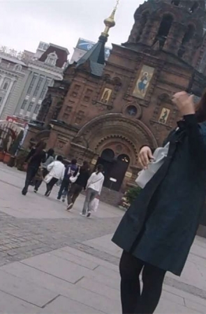 忙着拍照的黑丝MM