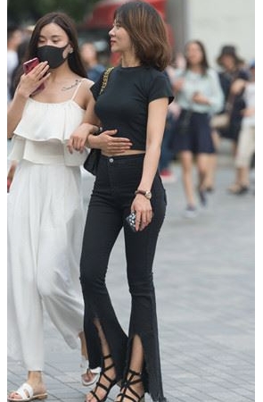 长腿黑色紧身牛仔裤小姐姐(27P)