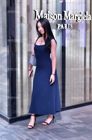 闺蜜高跟高挑美女