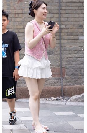 活泼开朗的白裙美女(54P)