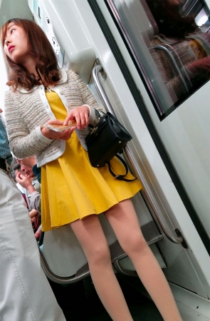 白色高跟肉色丝袜黄色连衣公主短裙美女极品美腿