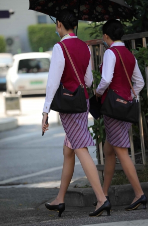【街拍心灵】空姐肉丝高跟街拍美腿上班路上哇塞