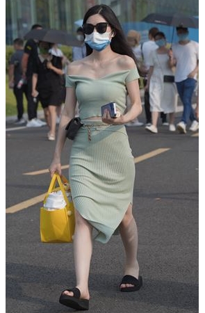 一字肩小姐姐(23P)