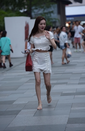 开心的美女