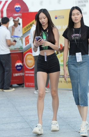 身材高挑邻家小妹/231218-1-51 14P