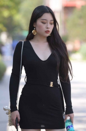 精选街拍作品 NO.1017 一始街拍作品 – 黑色紧身裙美女[445P/501MB]