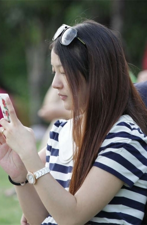 No66 美女好脚不给多看，还没拍到脚底鞋已穿上