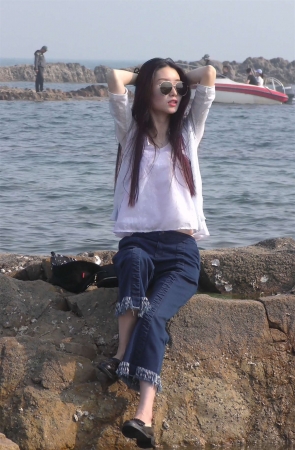 天生丽质逆天颜值白衬衫牛仔裤小清新美女