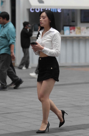诱惑街拍短裙高跟shaofu