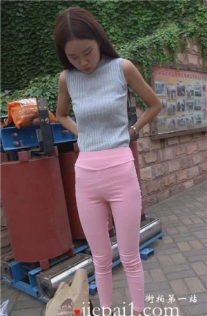 粉色紧身裤透内大臀高跟长发美女公园模拍 [3.58 GB]