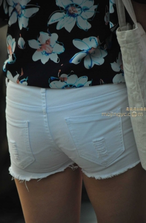 2016-08-15紧身白短裤美臀美眉87张