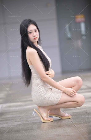 魅力短裙气质小姐姐