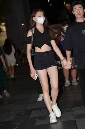 2288-24+74雪白美腿女生 13P