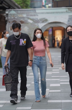 简单牛仔裤搭配