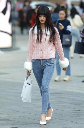 漂亮街拍高跟妹子