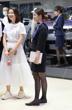 23612-27=61黑丝销售员 11P