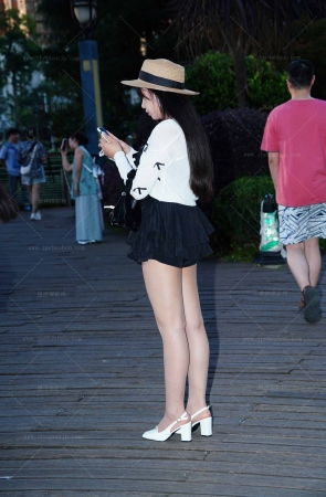 20250706超薄肉丝腿毛若隐若现露脚后跟凉鞋甜妹 7P