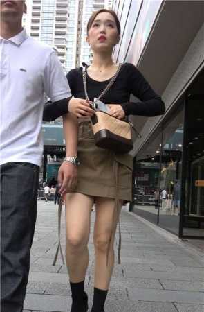 4K 美腿短裙姐姐