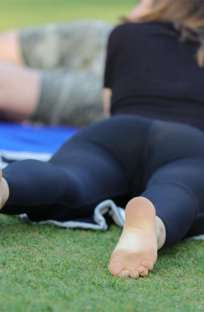 No1650 金发靓妹露脚的姿势，绝对是你想像不到的开放