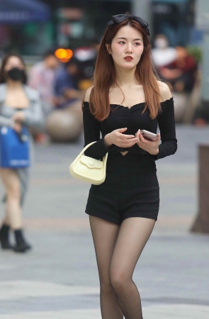 诱惑街拍黑丝shaofu