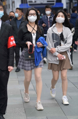 街拍丝滑丝腿短裙小仙女